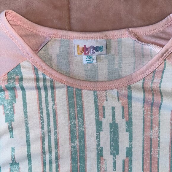 NEW 2.0 LuLaRoe 2XL White Pink Mint Aztec Body Pink Sleeves Randy Baseball Tee - Picture 4 of 8